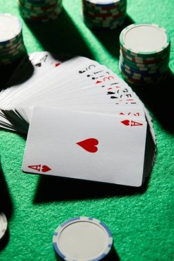 Three Card Poker hand rankings and game layout on neng 4d live table
